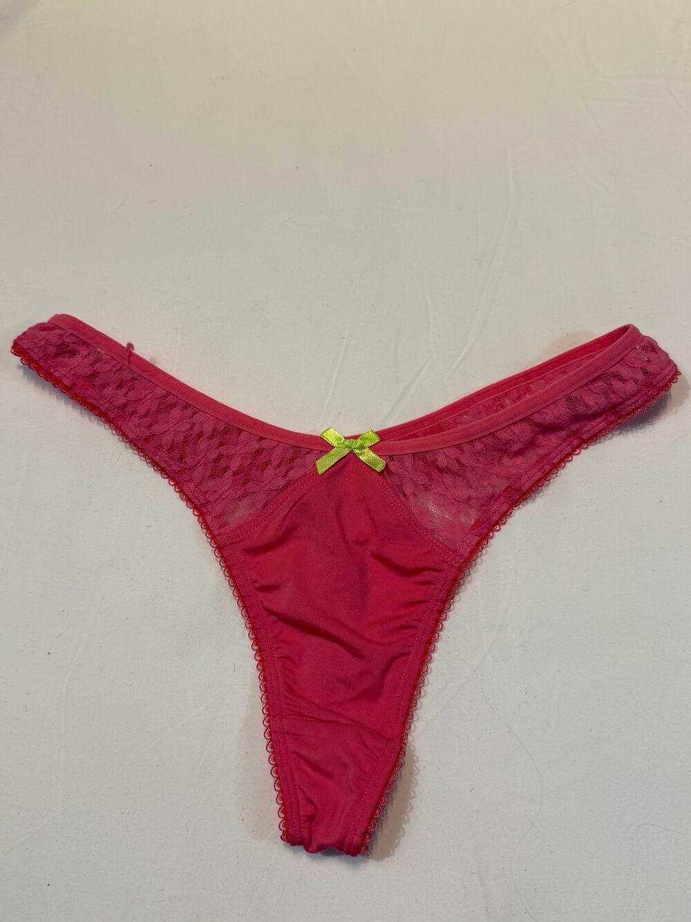 NWOT LEI Lace Trim Thong – Pink with Green Bow – Size L